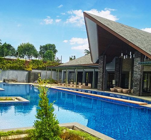 A vast array of integrated facilities from swimming fool, fitness center to spa and massage services, sauna and jacuzzi facilities.